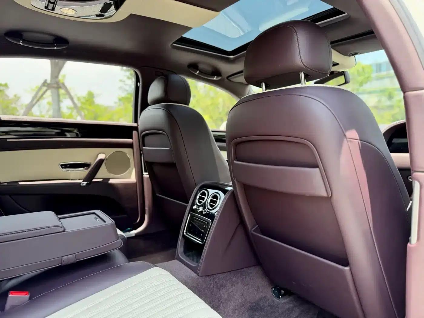 2017 Mercedes-Benz Flying Spur 4.0T V8 S Standard Edition — миниатюра 16