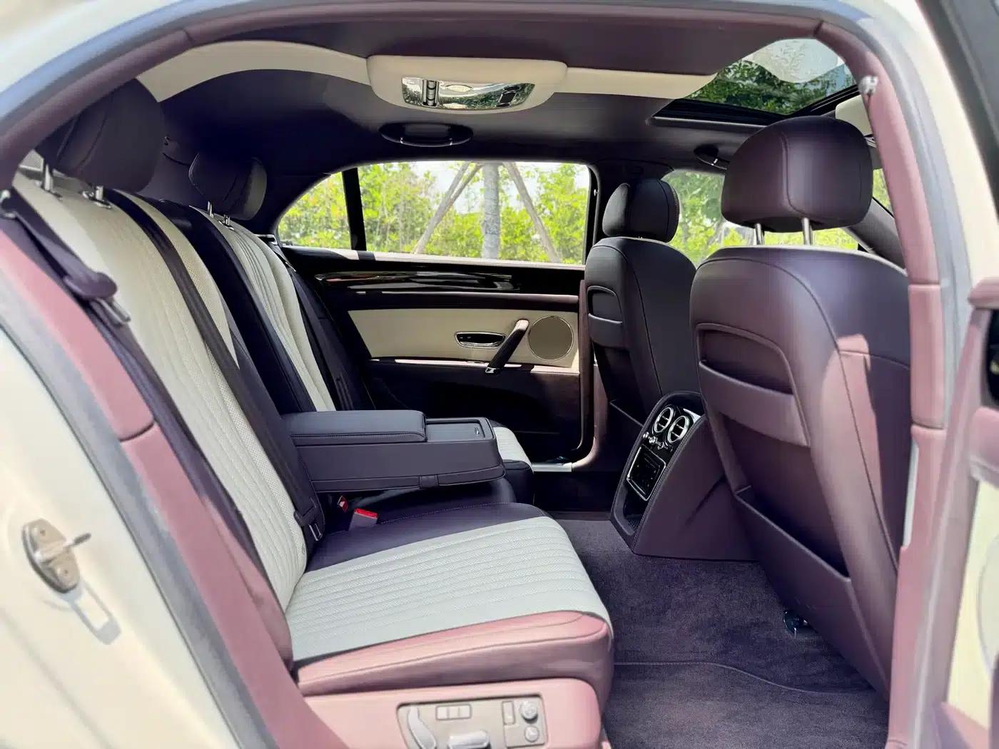 2017 Mercedes-Benz Flying Spur 4.0T V8 S Standard Edition — миниатюра 17