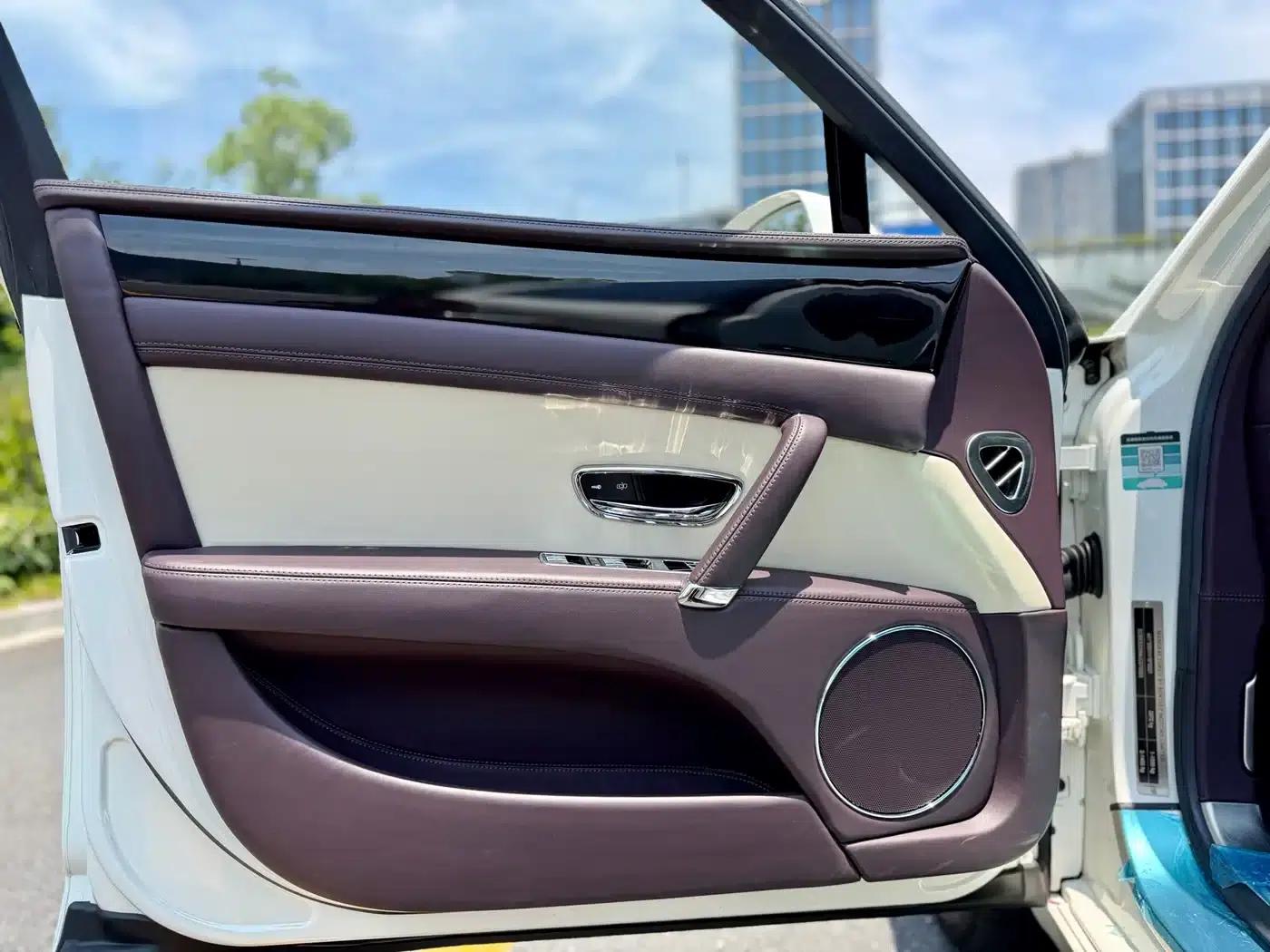 2017 Mercedes-Benz Flying Spur 4.0T V8 S Standard Edition — миниатюра 19
