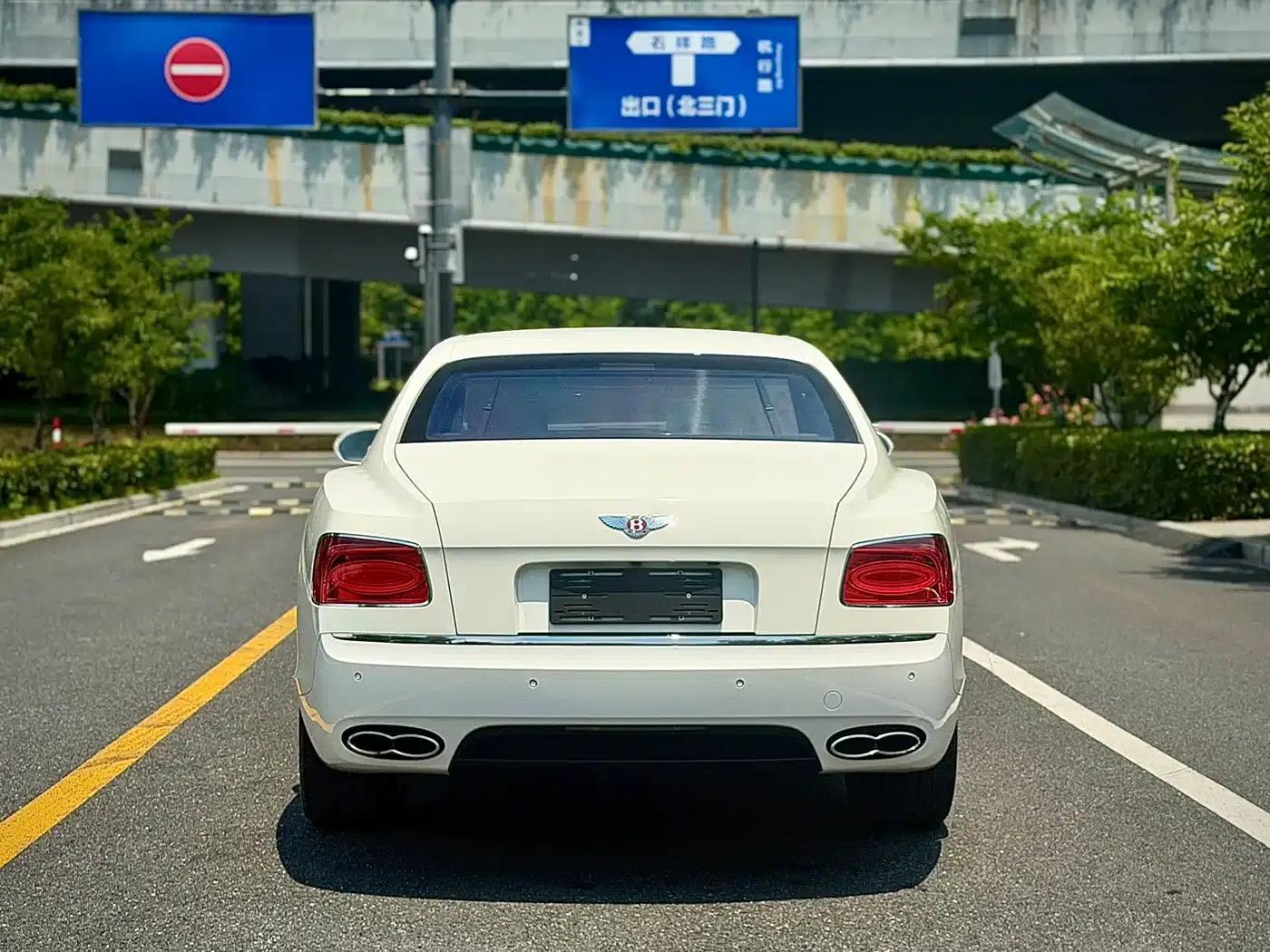 2017 Mercedes-Benz Flying Spur 4.0T V8 S Standard Edition — миниатюра 3