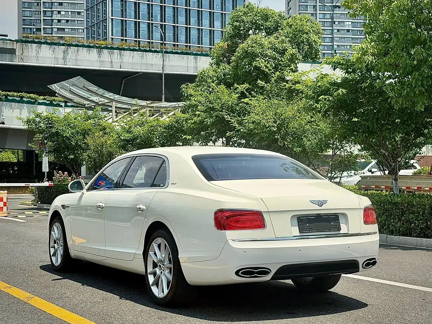 2017 Mercedes-Benz Flying Spur 4.0T V8 S Standard Edition — миниатюра 4