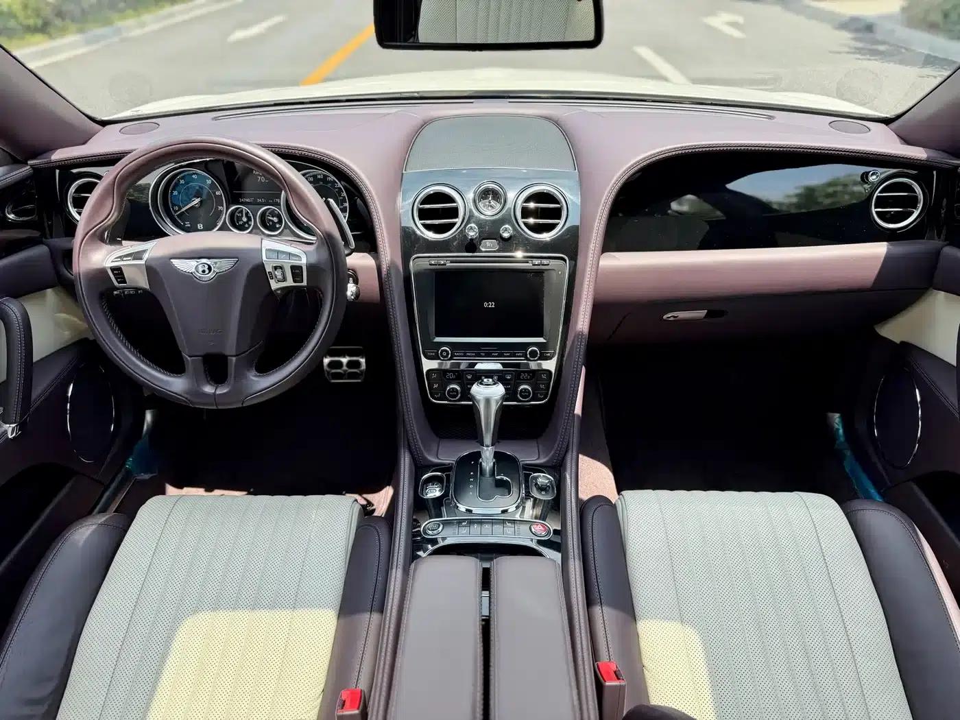 2017 Mercedes-Benz Flying Spur 4.0T V8 S Standard Edition — миниатюра 5
