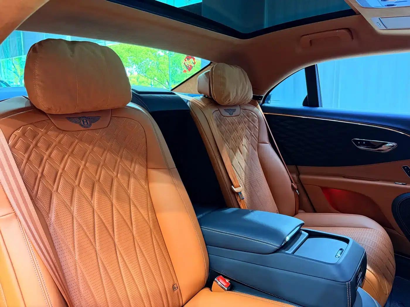 2023 Mercedes-Benz Flying Spur 4.0T V8 Elegance Edition — миниатюра 12