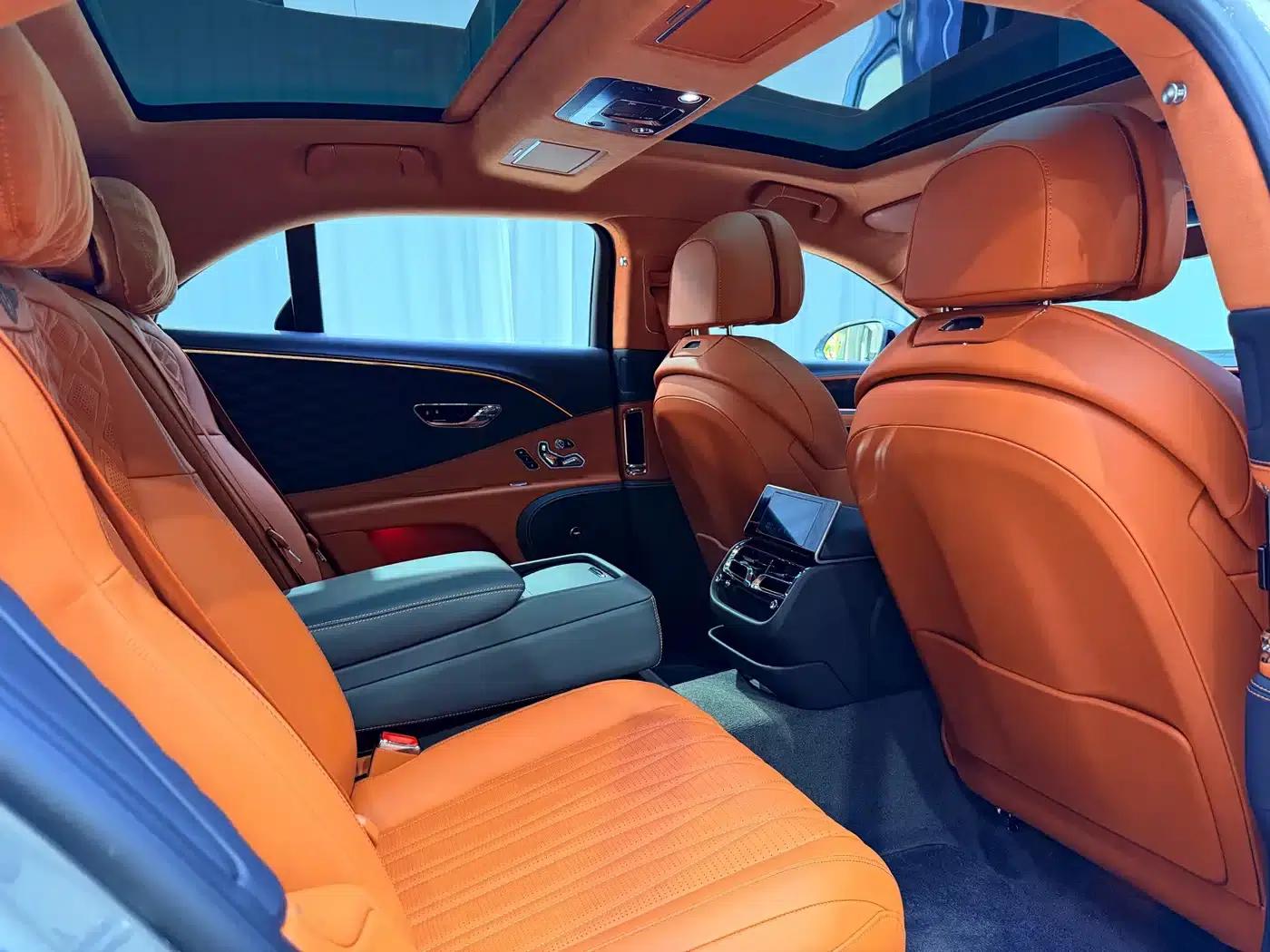 2023 Mercedes-Benz Flying Spur 4.0T V8 Elegance Edition — миниатюра 13