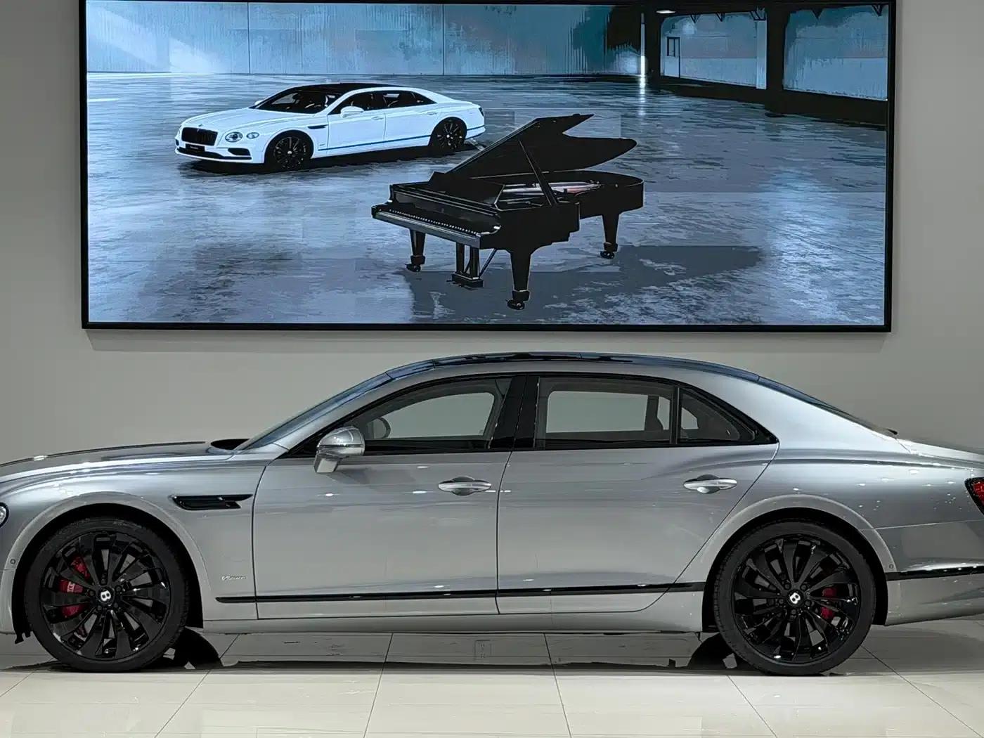 2023 Mercedes-Benz Flying Spur 4.0T V8 Elegance Edition — миниатюра 3