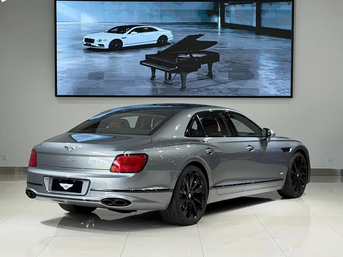 2023 Mercedes-Benz Flying Spur 4.0T V8 Elegance Edition — миниатюра 5