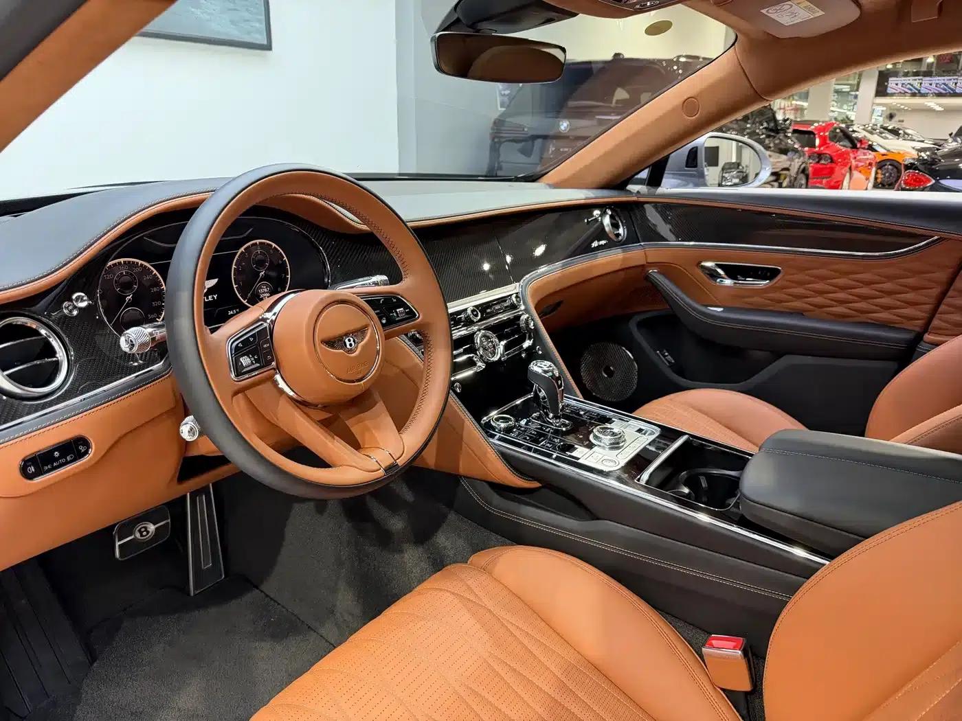 2023 Mercedes-Benz Flying Spur 4.0T V8 Elegance Edition — миниатюра 6