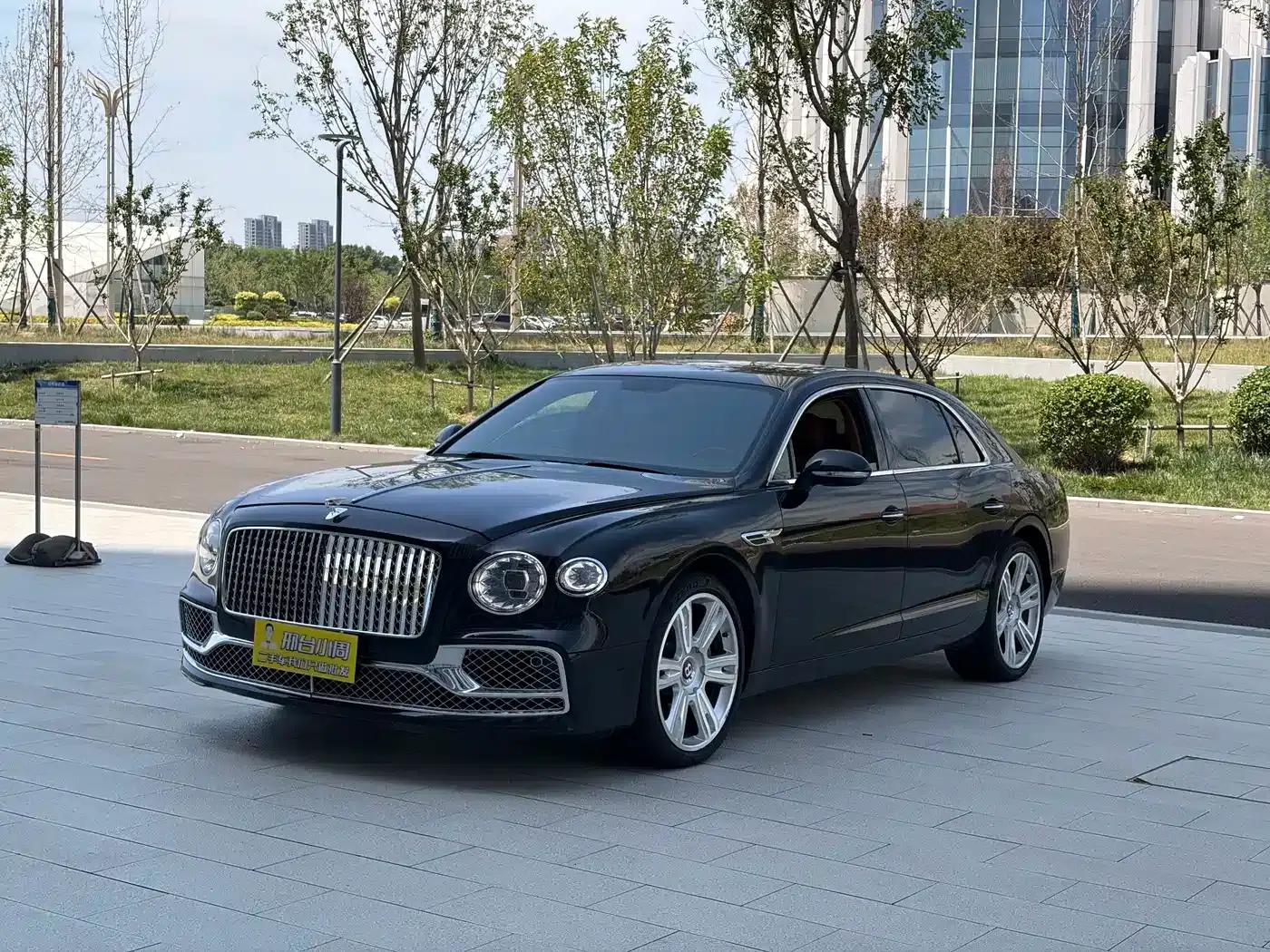 2015 Flying Spur 4.0T V8 Luxury Edition — миниатюра 1
