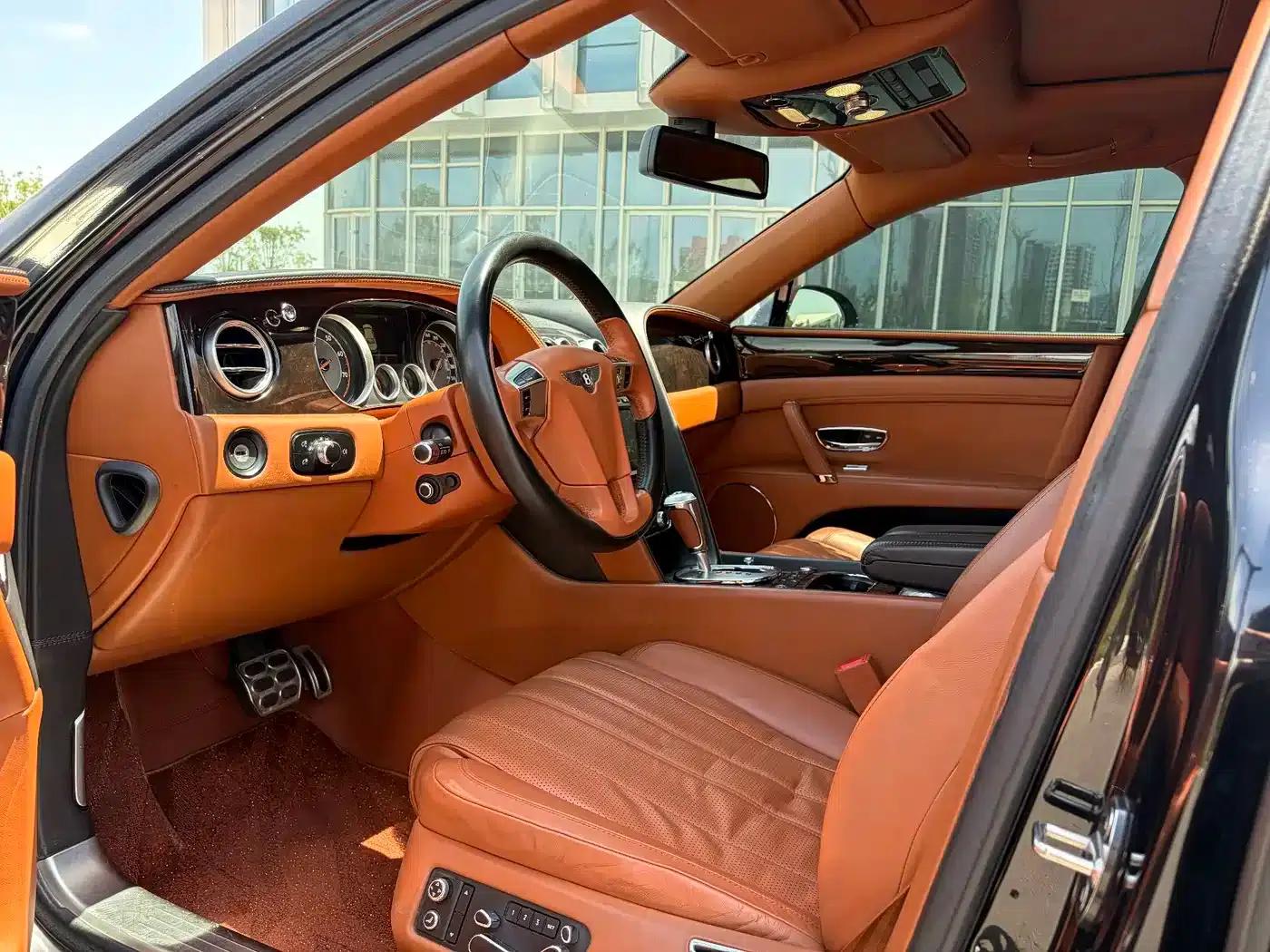 2015 Flying Spur 4.0T V8 Luxury Edition — миниатюра 4
