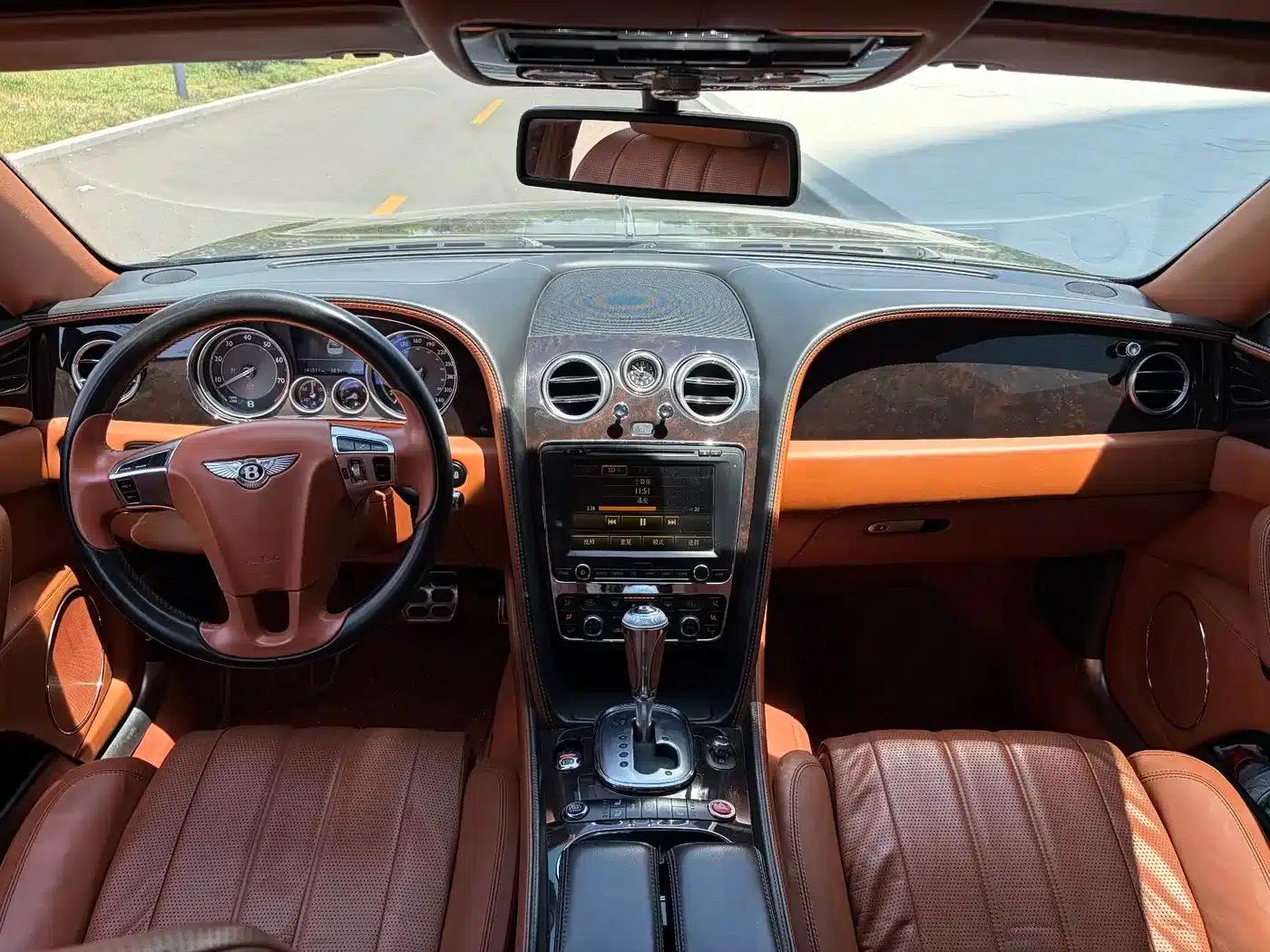 2015 Flying Spur 4.0T V8 Luxury Edition — миниатюра 5