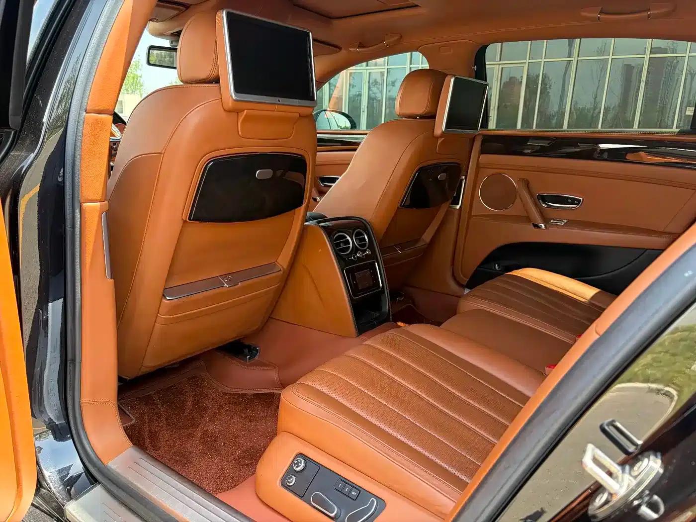2015 Flying Spur 4.0T V8 Luxury Edition — миниатюра 6