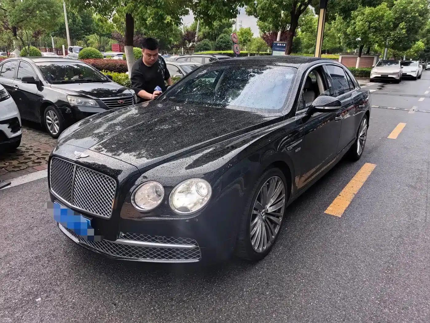 2014 Flying Spur 4.0T V8 Premium Edition — миниатюра 2