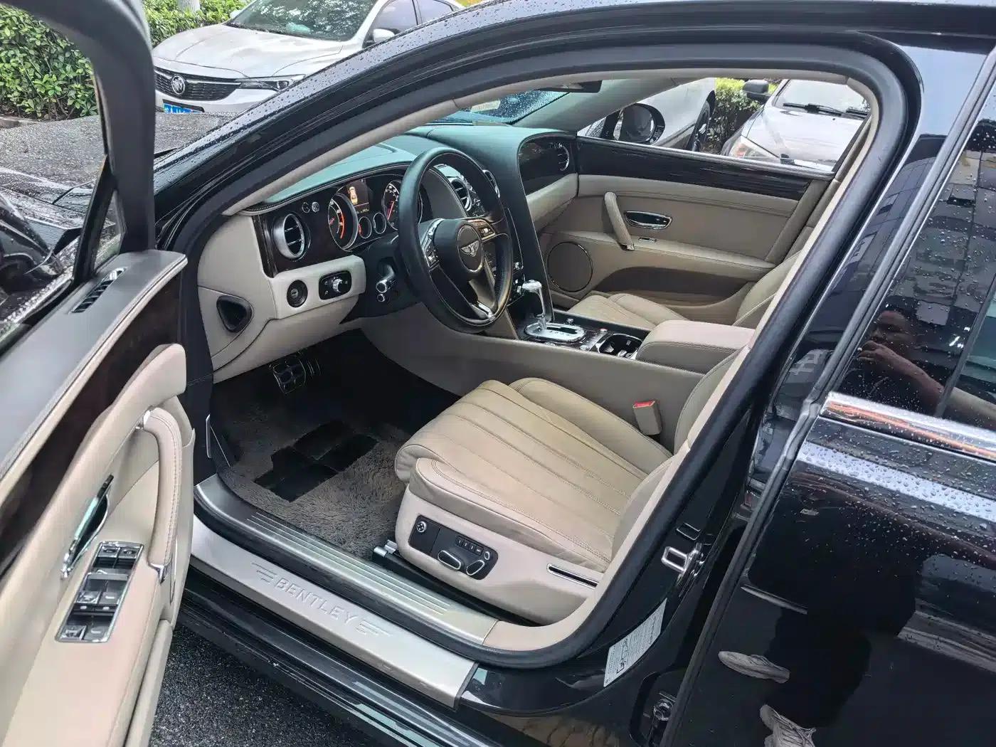 2014 Flying Spur 4.0T V8 Premium Edition — миниатюра 12