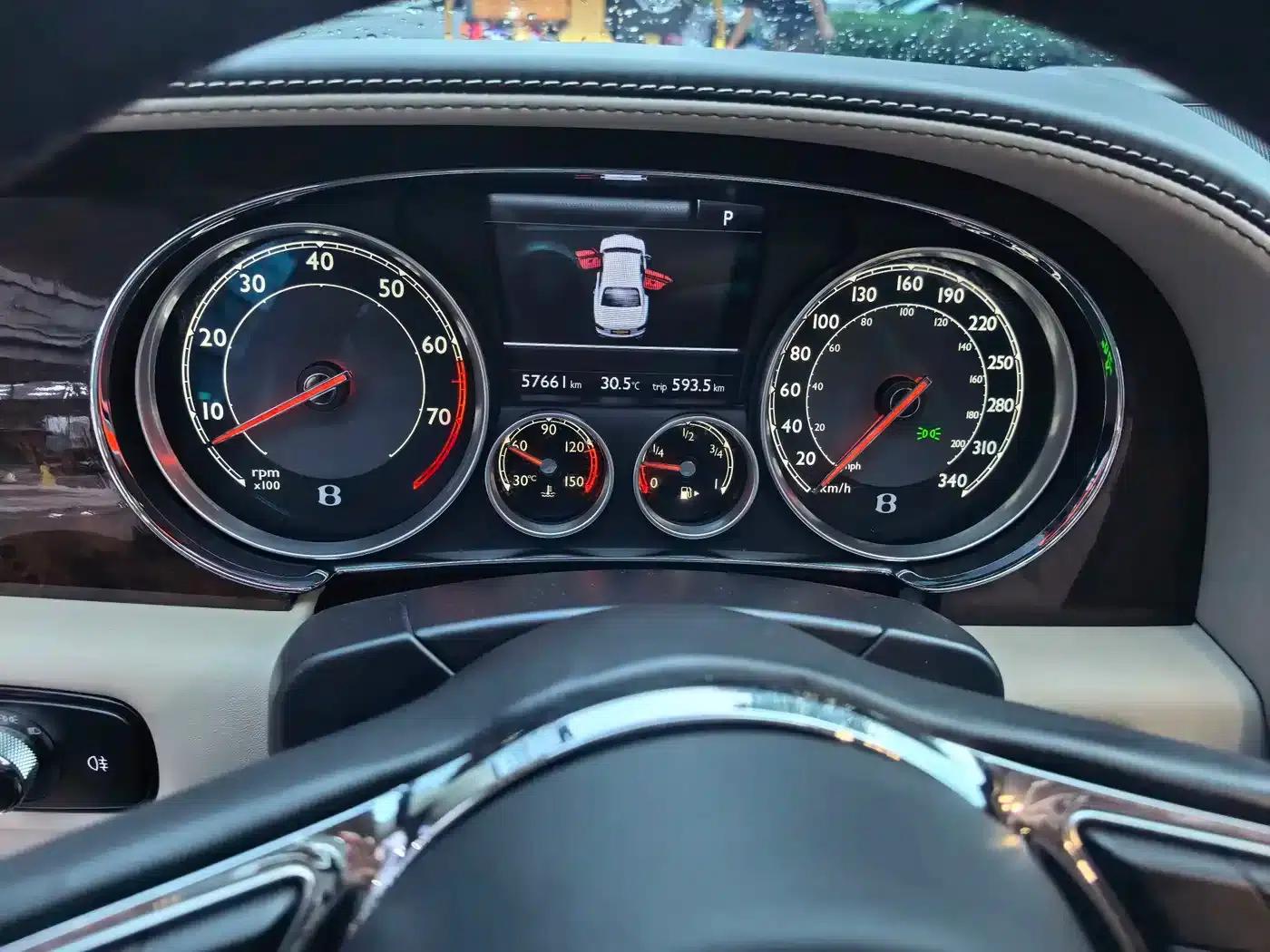 2014 Flying Spur 4.0T V8 Premium Edition — миниатюра 13