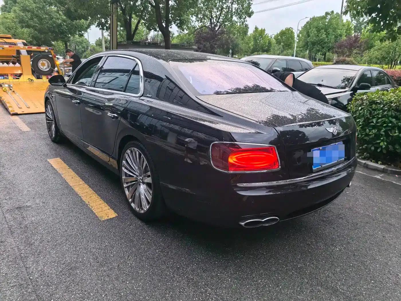 2014 Flying Spur 4.0T V8 Premium Edition — миниатюра 14