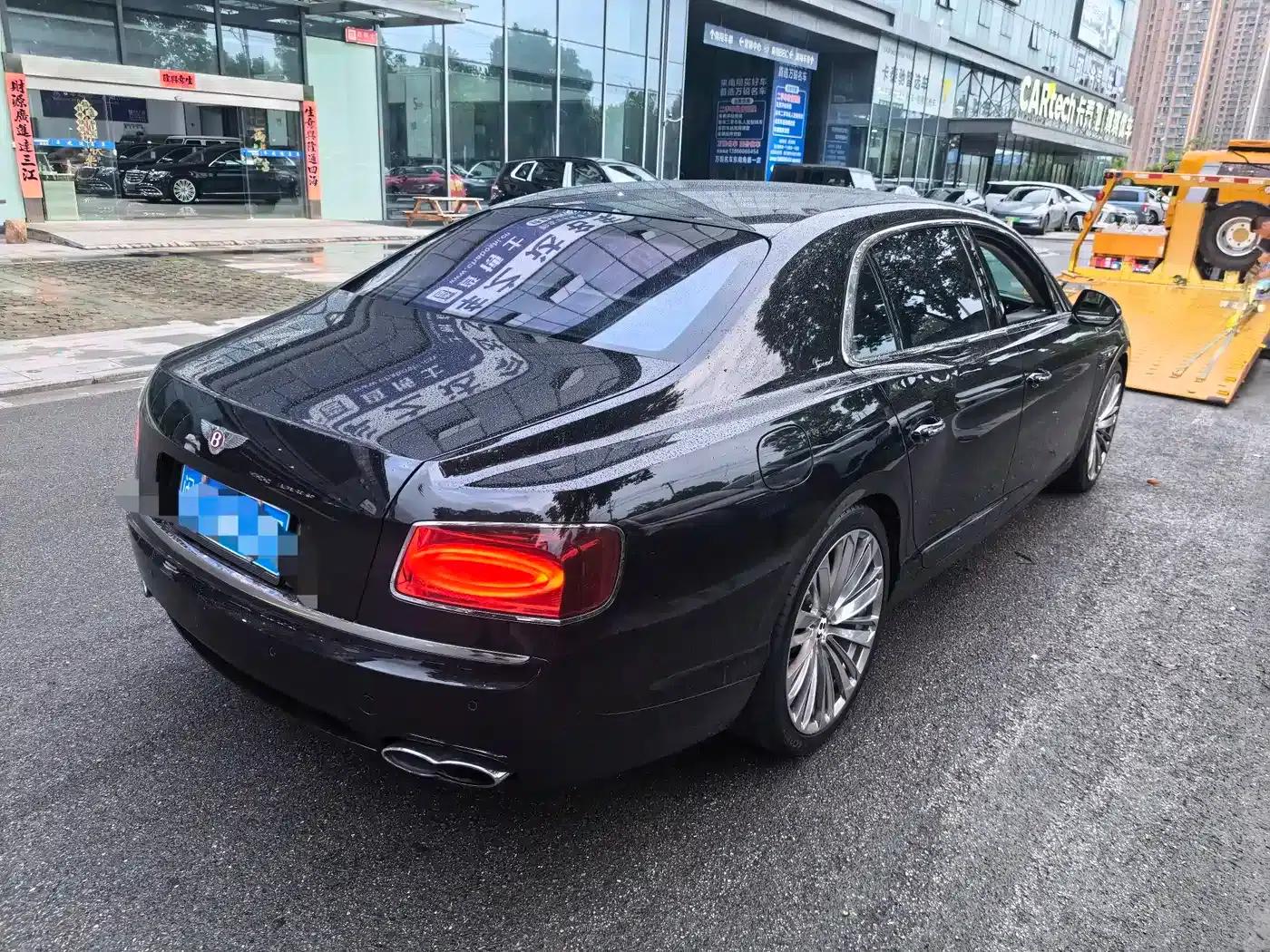 2014 Flying Spur 4.0T V8 Premium Edition — миниатюра 16