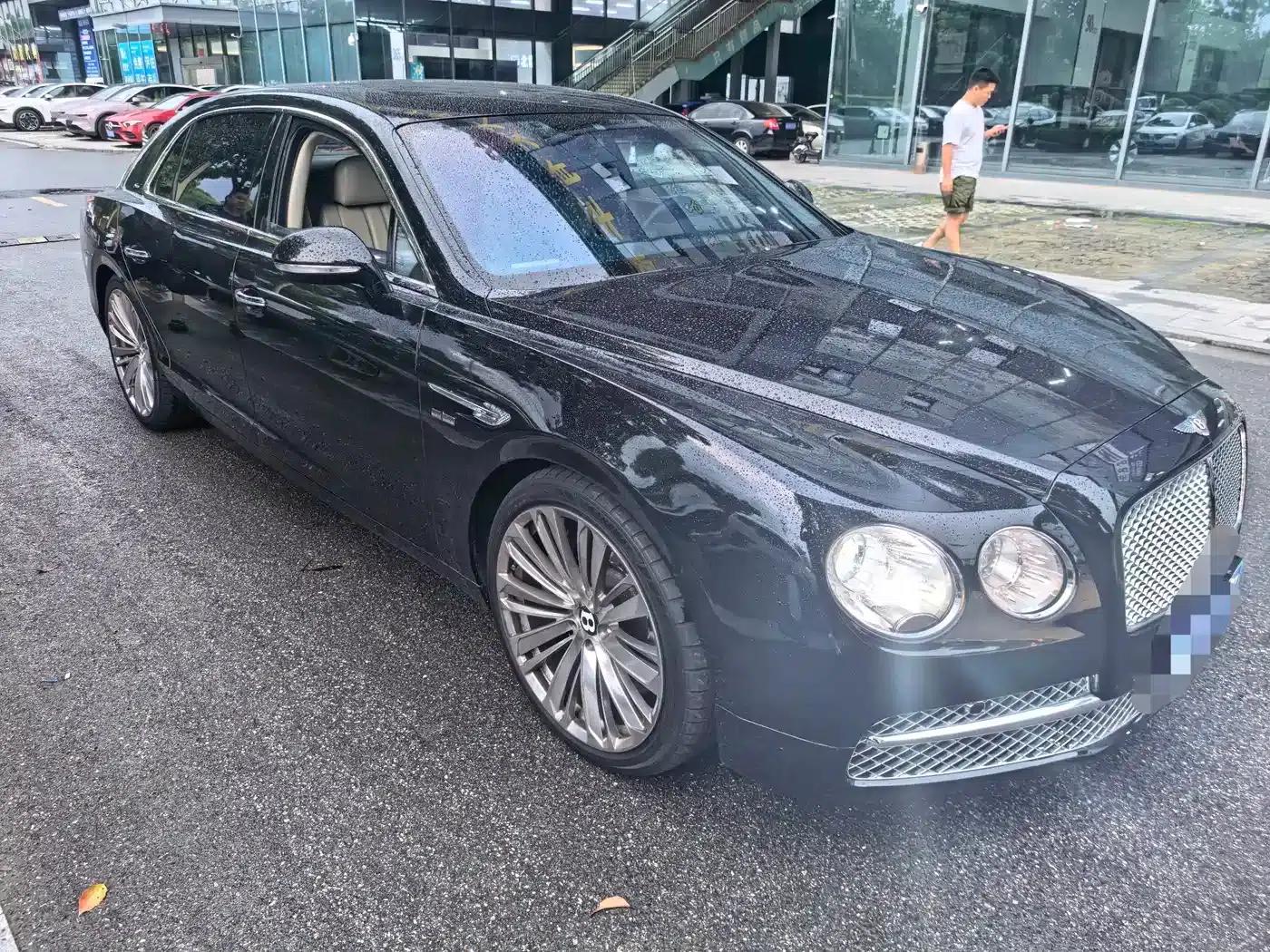 2014 Flying Spur 4.0T V8 Premium Edition — миниатюра 17