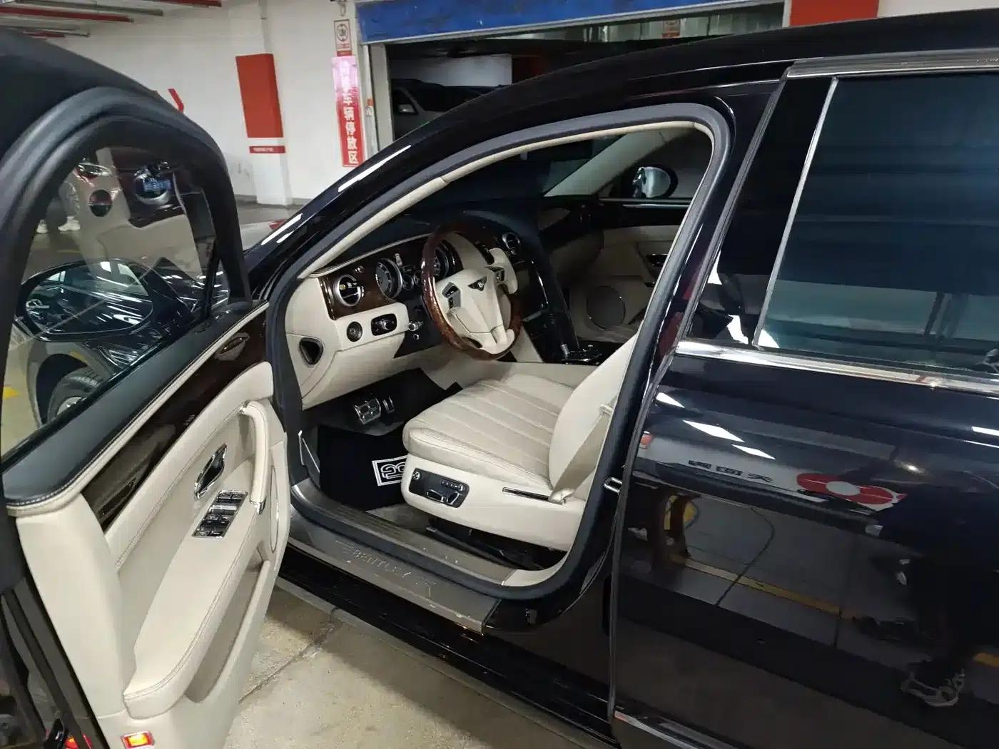 2014 Flying Spur 4.0T V8 Premium Edition — миниатюра 5