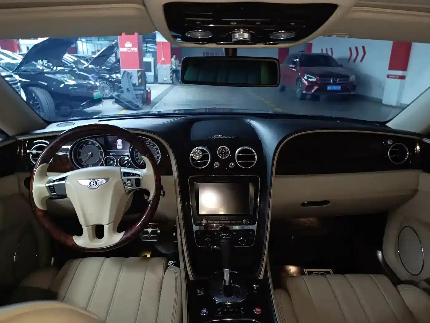 2014 Flying Spur 4.0T V8 Premium Edition — миниатюра 6
