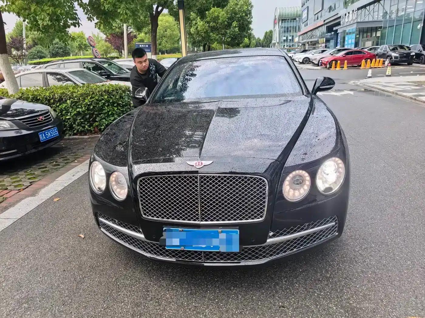 2014 Flying Spur 4.0T V8 Premium Edition — миниатюра 9