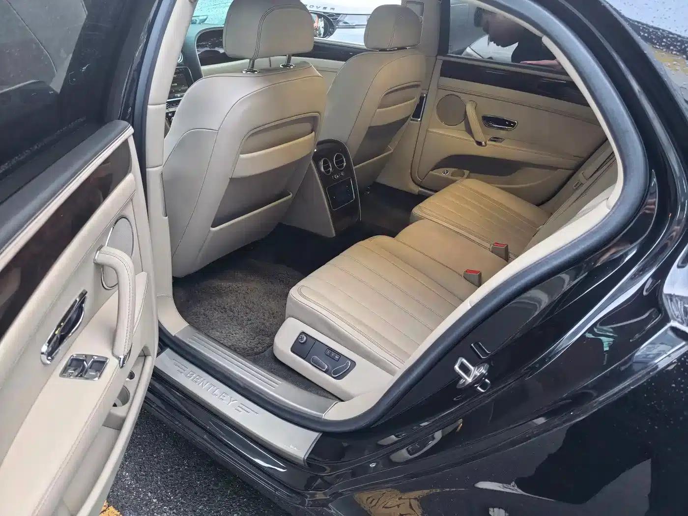 2014 Flying Spur 4.0T V8 Premium Edition — миниатюра 10