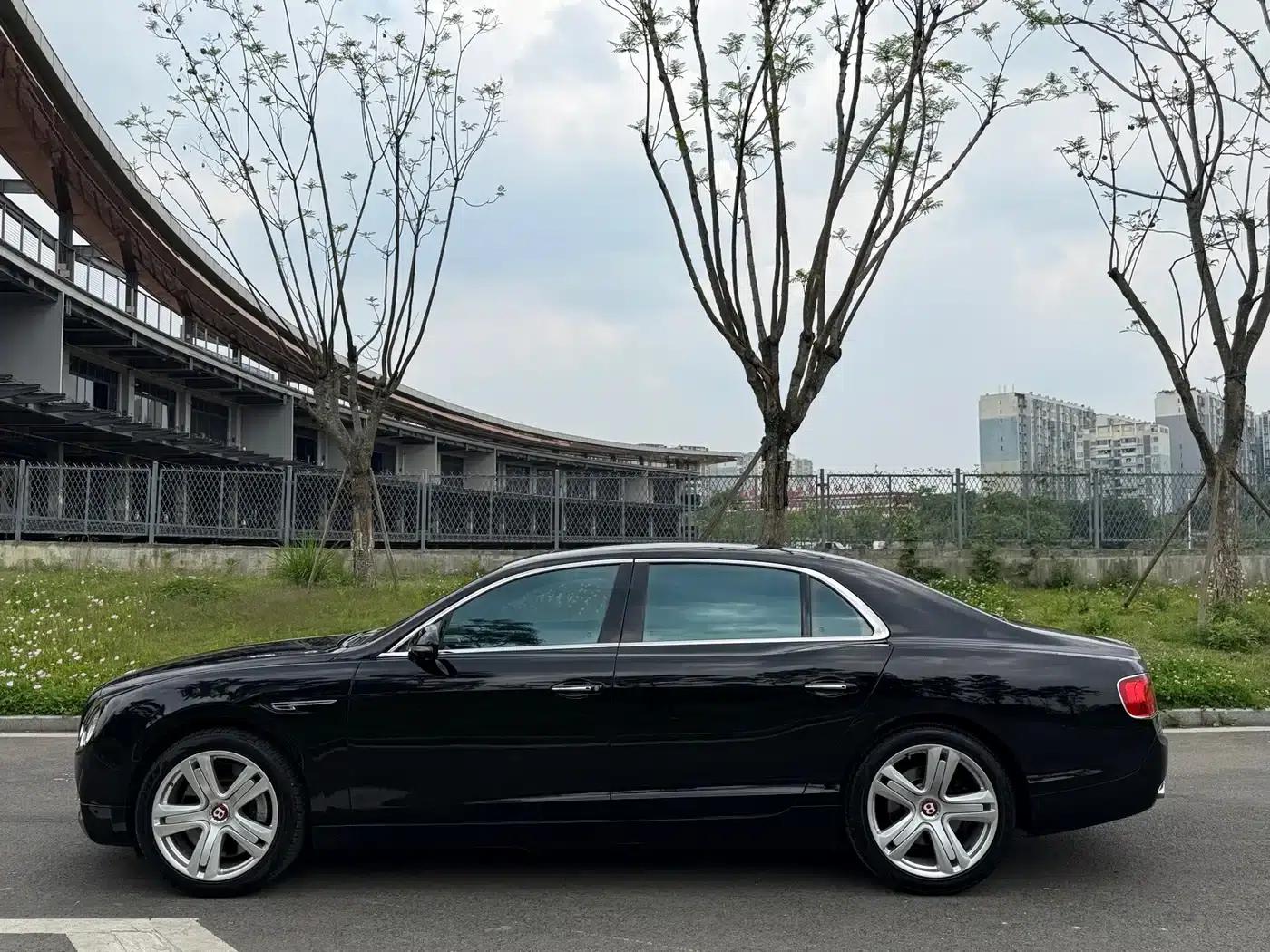 2014 Flying Spur 4.0T V8 Standard Edition — миниатюра 11