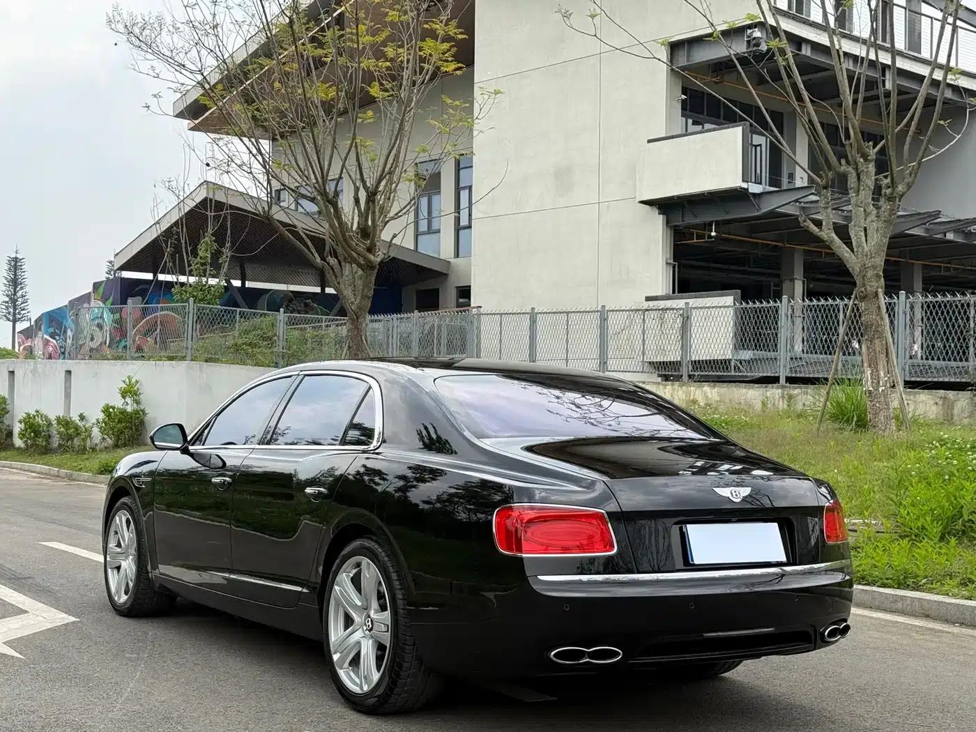 2014 Flying Spur 4.0T V8 Standard Edition — миниатюра 12