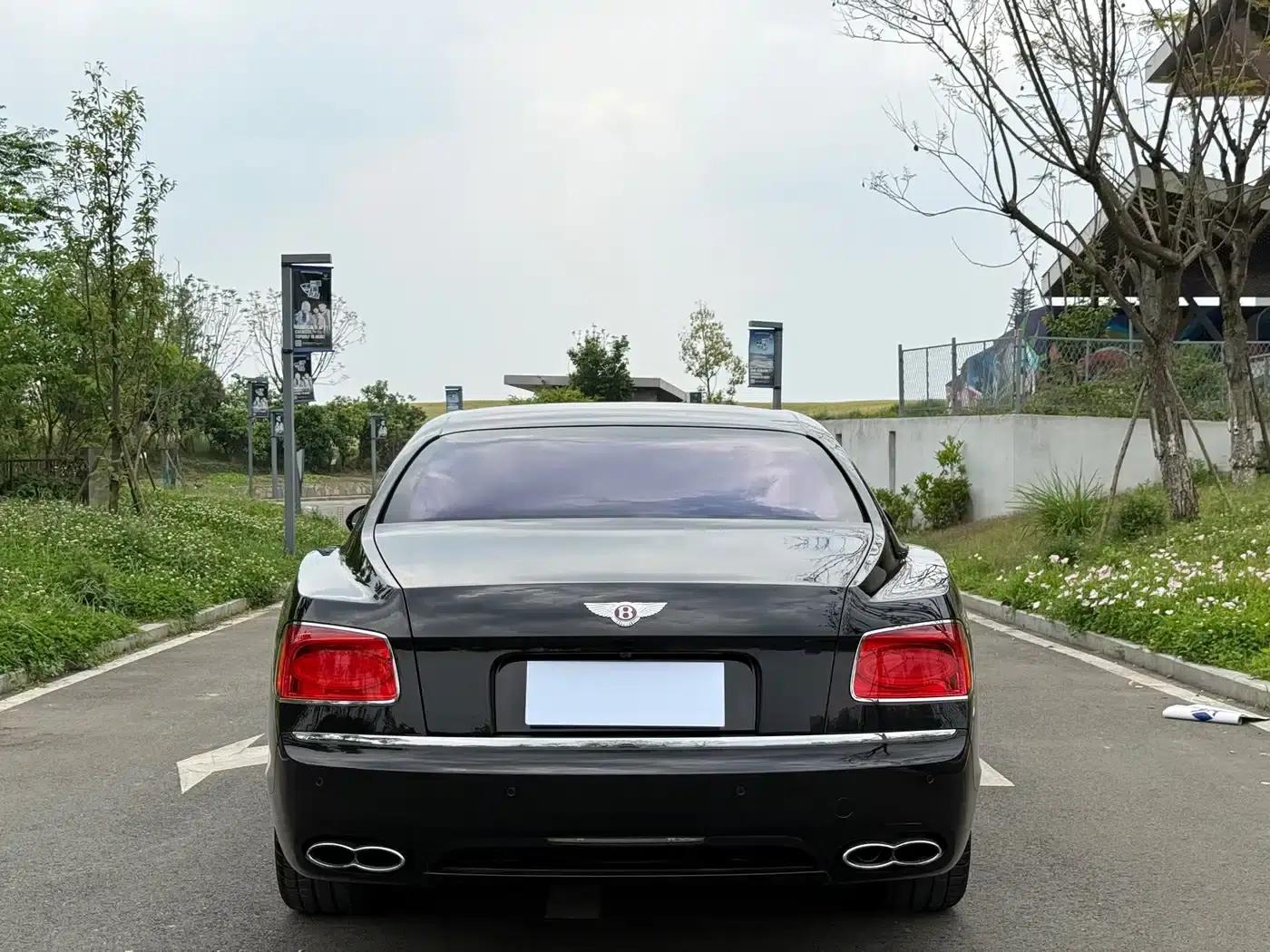 2014 Flying Spur 4.0T V8 Standard Edition — миниатюра 13