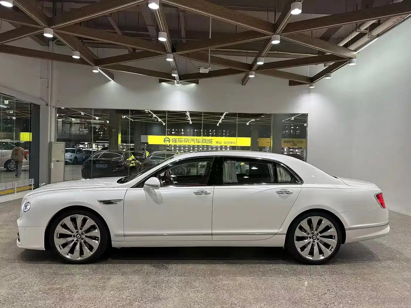 2010 Flying Spur 6.0T Five-Seater — миниатюра 15