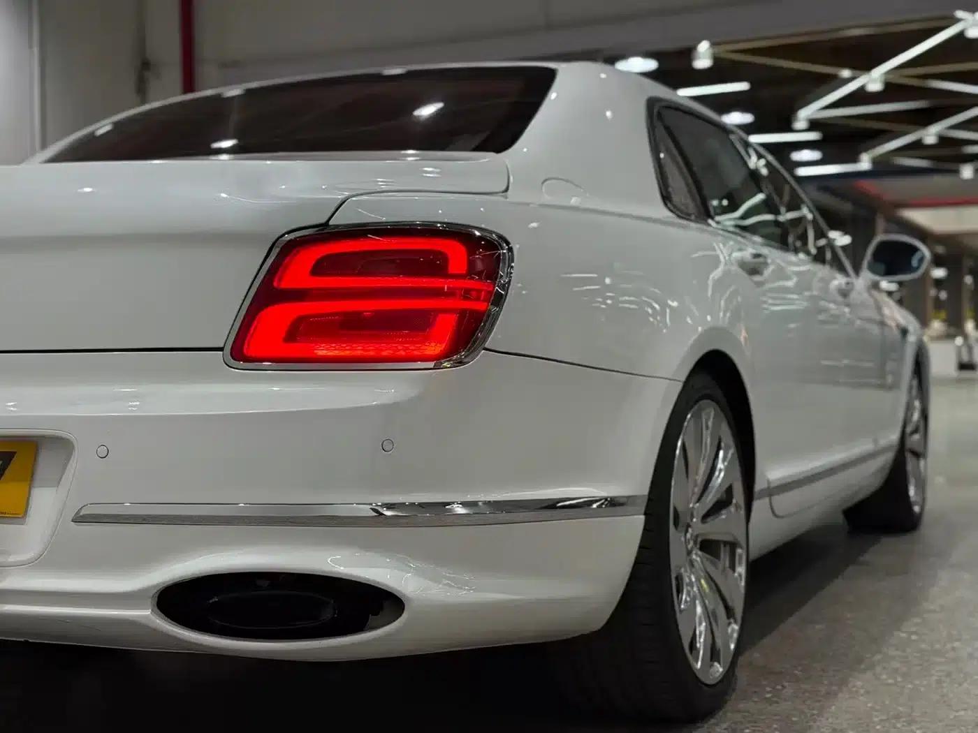 2010 Flying Spur 6.0T Five-Seater — миниатюра 17