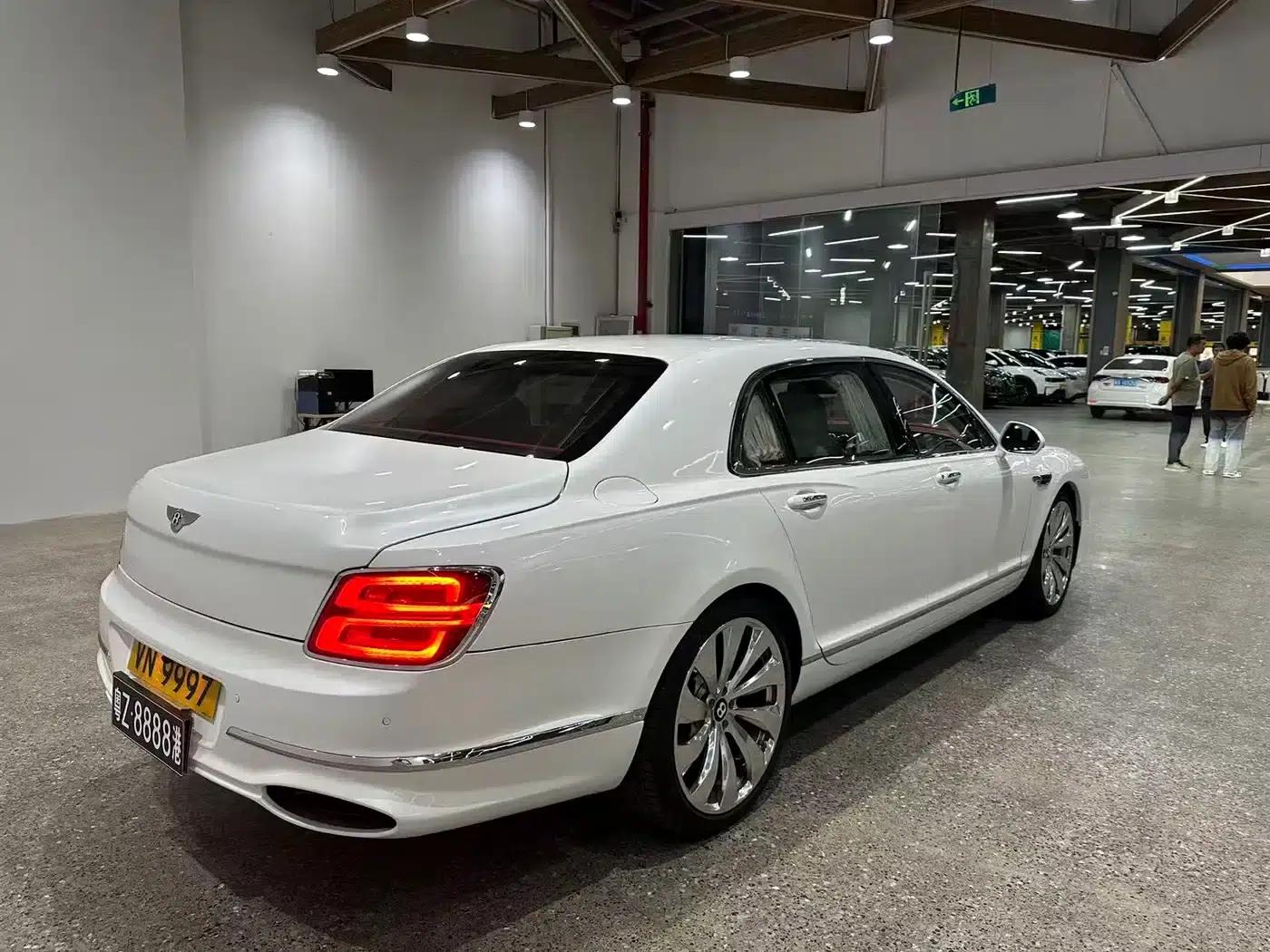 2010 Flying Spur 6.0T Five-Seater — миниатюра 10