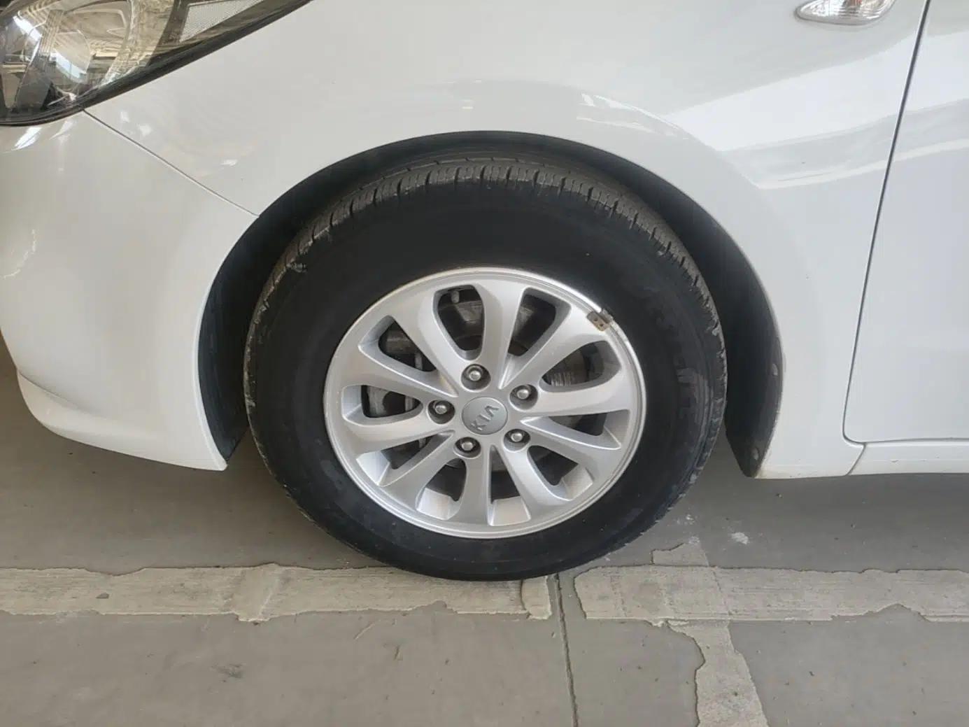 Kia K3S 2014 1.6L Manual GL — миниатюра 10
