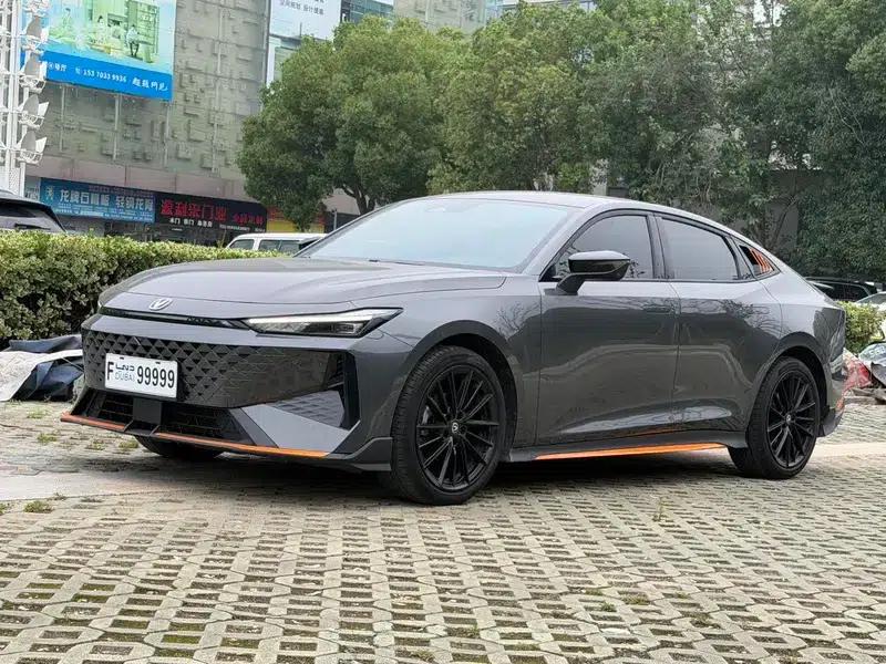 Changan UNI-V 2025 1.5T 500Bar Premium Sport — миниатюра 1