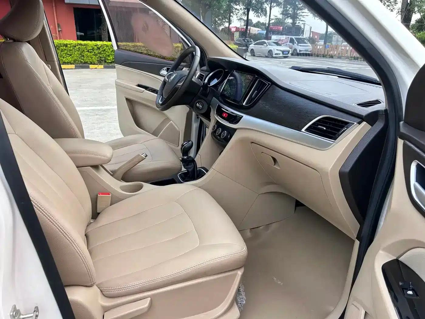 Baojun 730 2019 1.5L Manual Value Edition 7-Seater National VI Emission Standard — миниатюра 12