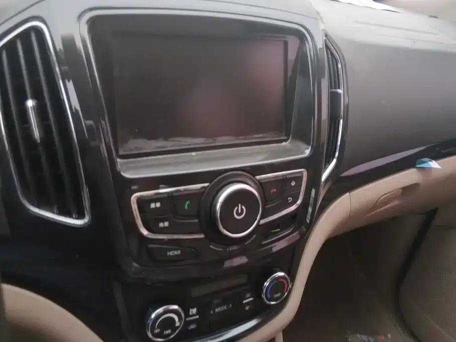 Baojun 730 2014 1.5L Manual Standard 7-Seater — миниатюра 13