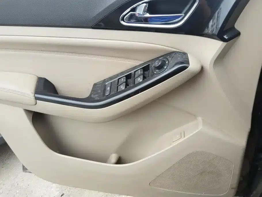 Baojun 730 2014 1.5L Manual Standard 7-Seater — миниатюра 7