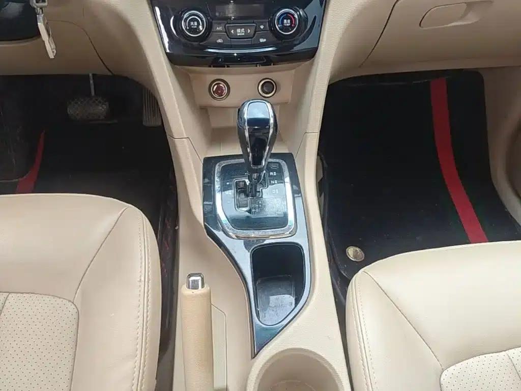 Baojun 730 2016 1.8L iAMT Luxury 7-seater — миниатюра 14