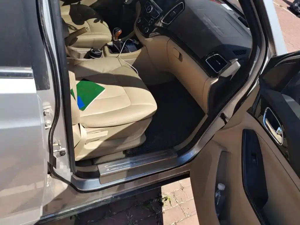 Baojun 730 2014 1.5L Manual Deluxe 7-Seater — миниатюра 19