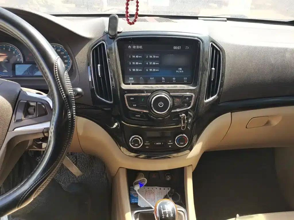 Baojun 730 2014 1.5L Manual Deluxe 7-Seater — миниатюра 6