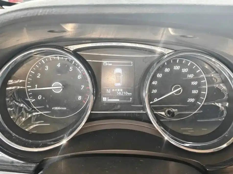 Baojun 730 2016 1.8L iAMT Luxury 7-seater — миниатюра 12