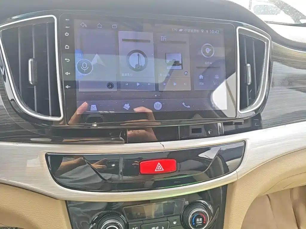 Baojun 730 2016 1.8L iAMT Luxury 7-seater — миниатюра 13
