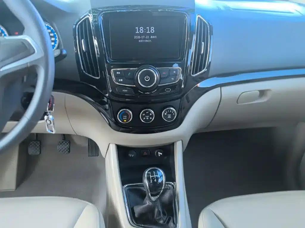 Baojun 730 2014 1.5L Manual Comfort ESP Edition 7-Seater — миниатюра 13