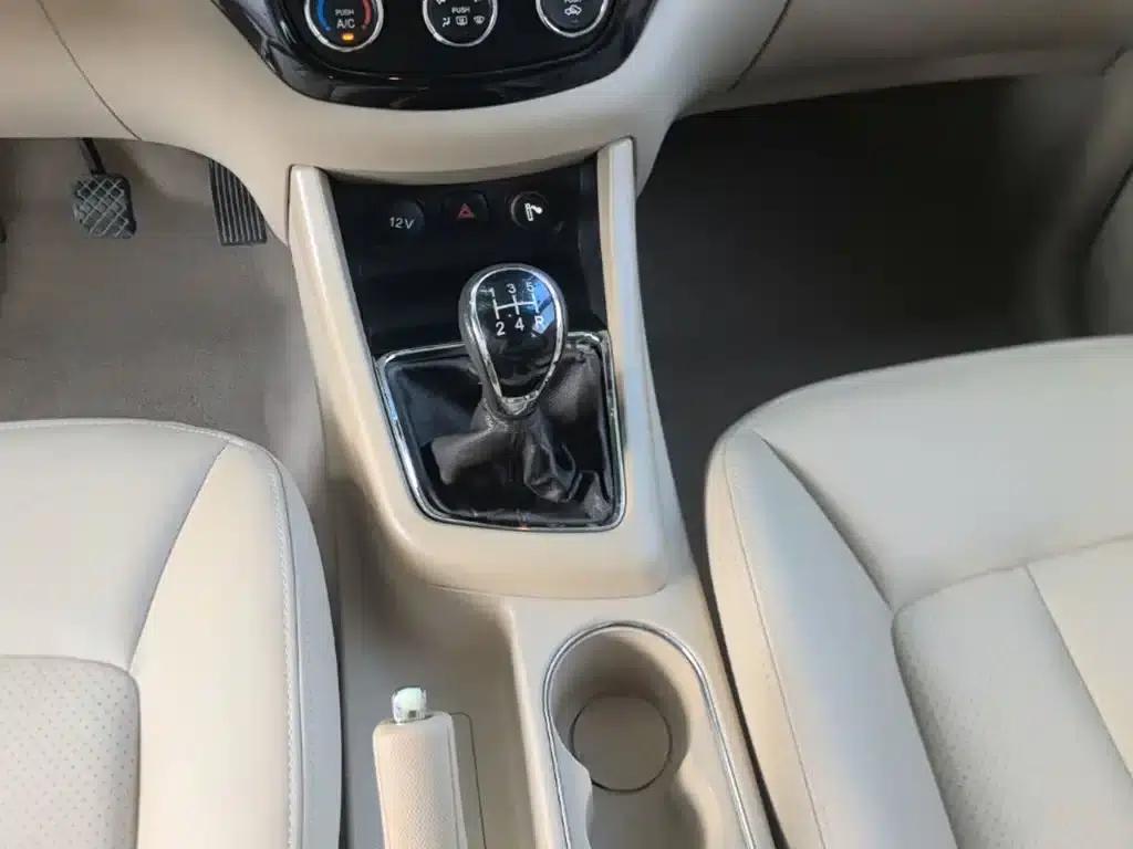 Baojun 730 2014 1.5L Manual Comfort ESP Edition 7-Seater — миниатюра 14