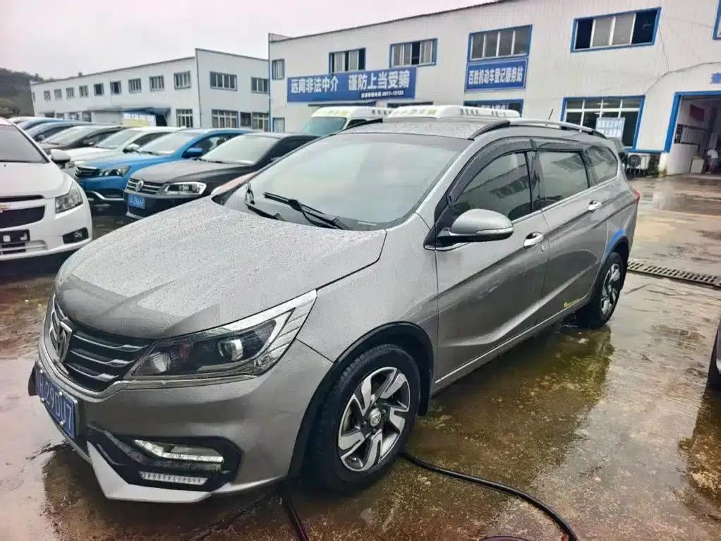 Baojun 310W 2017 1.5L Manual Deluxe Edition (National V Emission Standard) — миниатюра 1