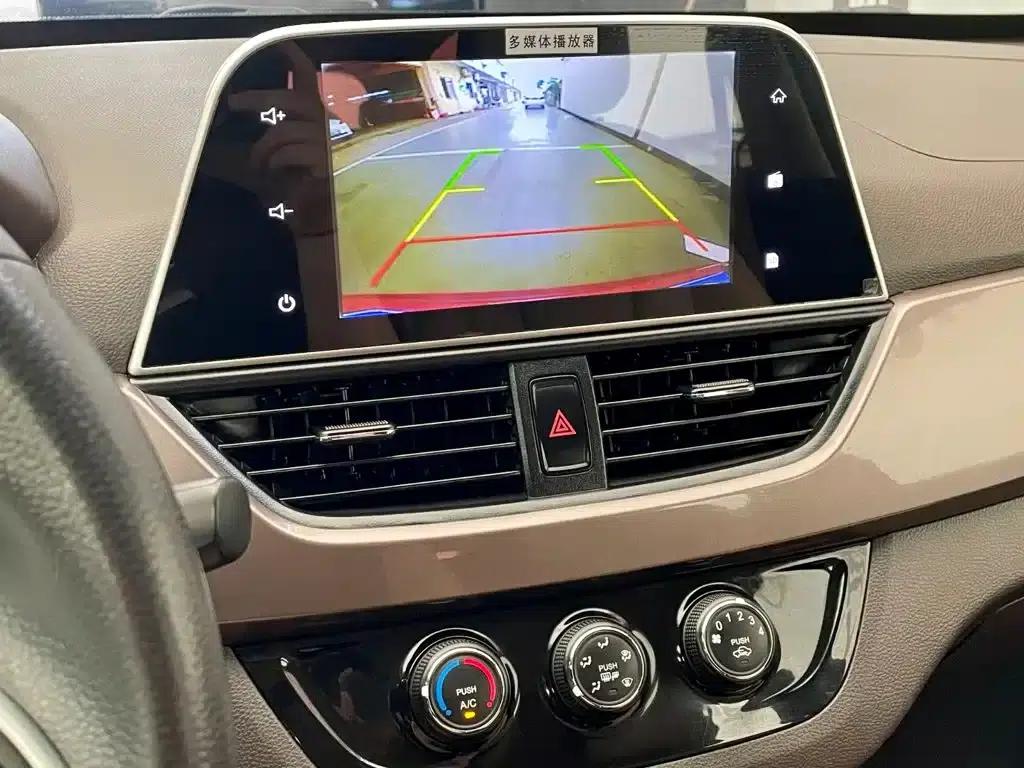 Baojun 310W 2017 1.5L Manual Fashion Edition (National V Emission Standard) — миниатюра 9