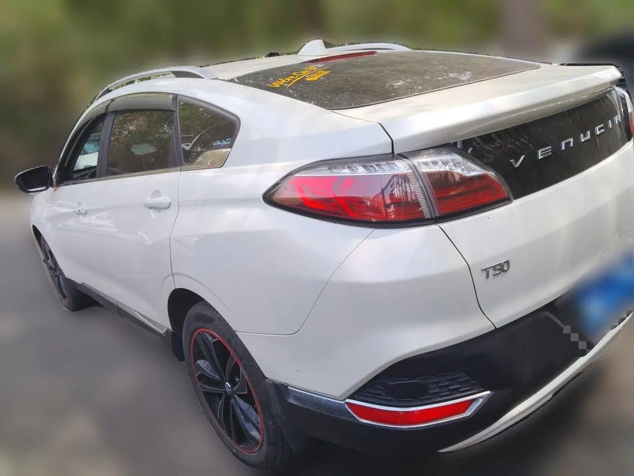 Venucia T90 2018 2.0L CVT Smart Connect Luxury Edition China V Standard — миниатюра 4