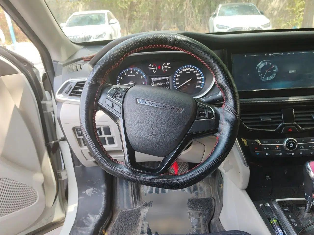 Venucia T90 2018 2.0L CVT Smart Connect Luxury Edition China V Standard — миниатюра 10