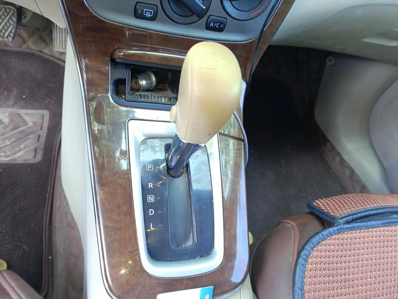 Nissan Sylphy 2012 1.6 XL CVT Luxury Edition — миниатюра 14