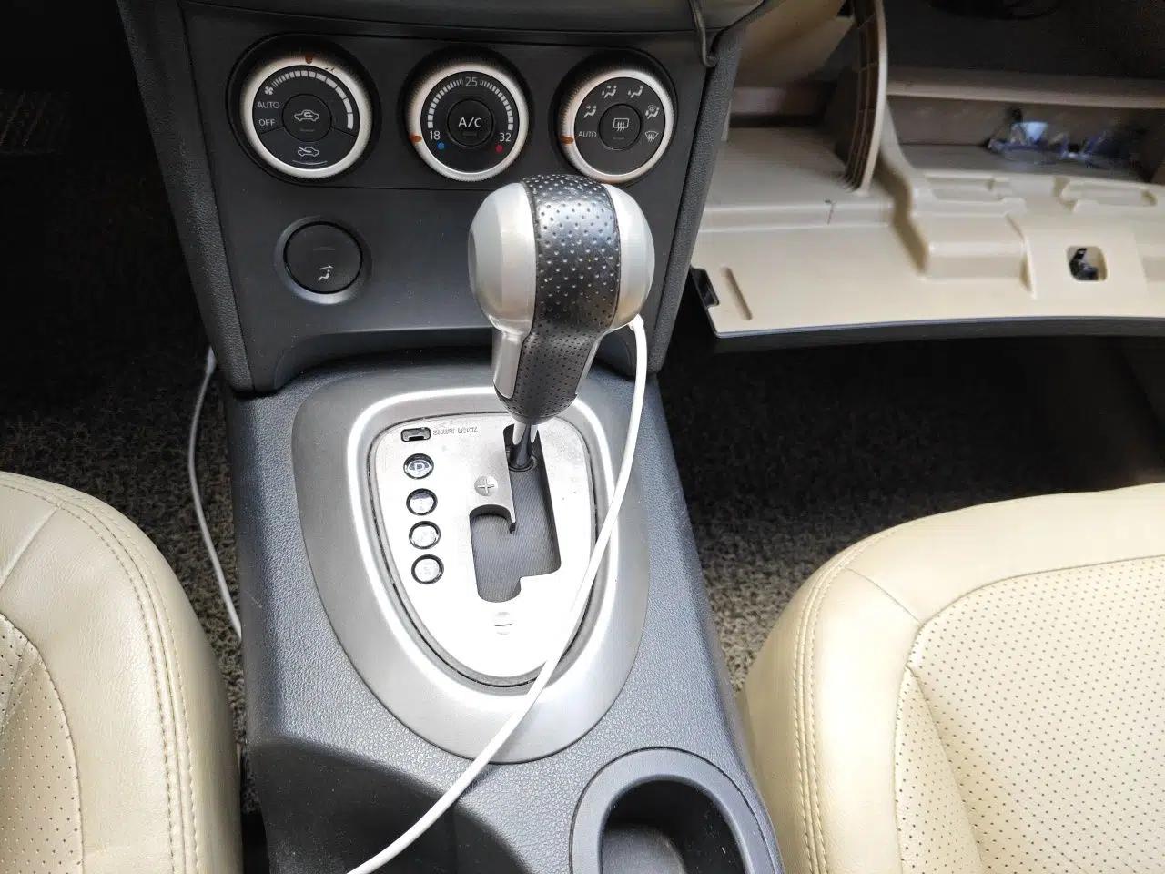 Nissan Qashqai 2011 2.0 XL Fire CVT 2WD — миниатюра 14