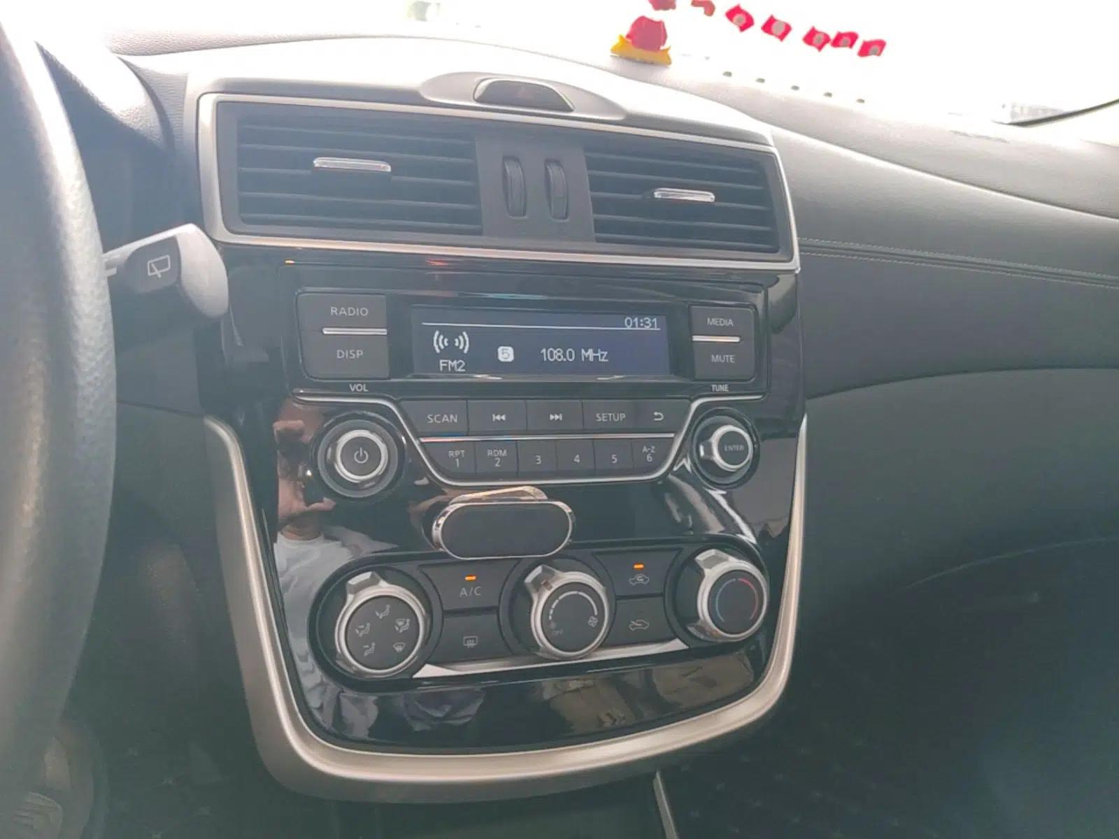 Nissan Tiida 2021 1.6L CVT Cool Edition — миниатюра 15